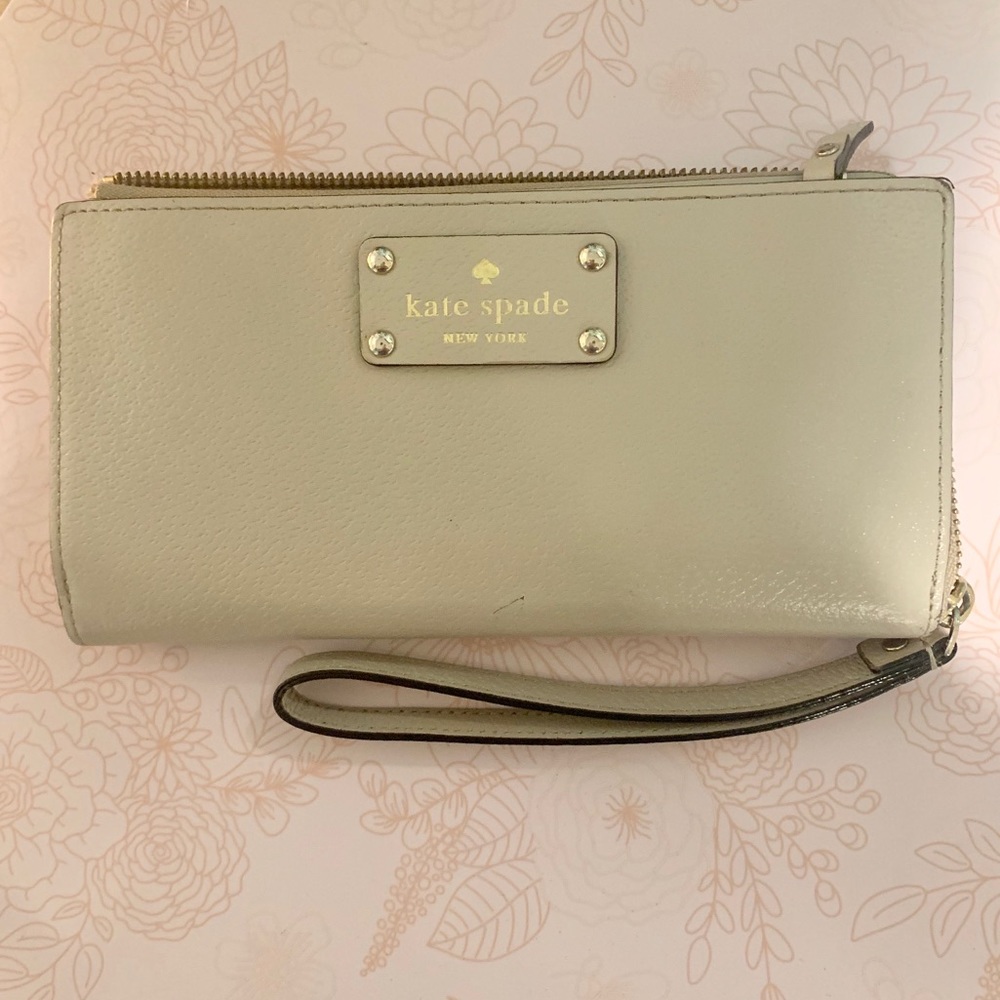 Kate Spade wristlet wallet